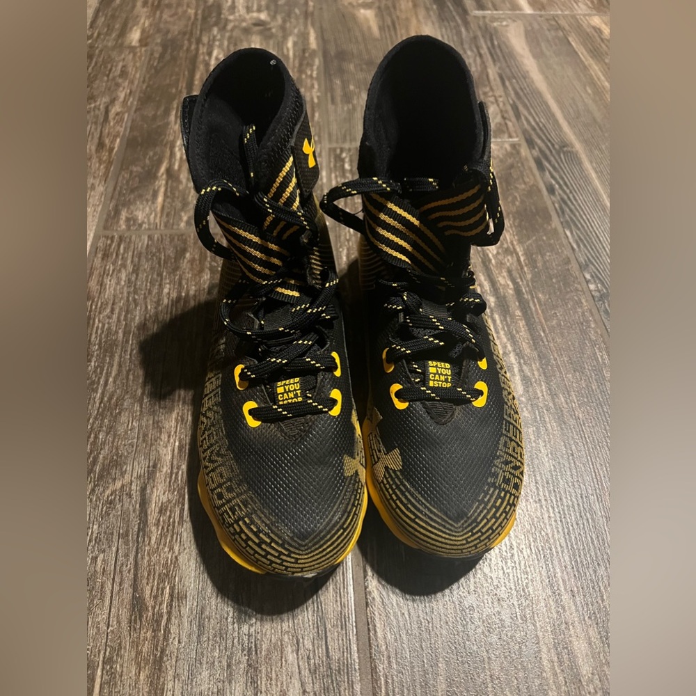 Boys Under Armour Cleats Size 3.5Y